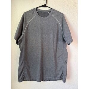 Fabletics Men's Heather Gray Athletic Short Sleeve T-Shirt Size Large‎